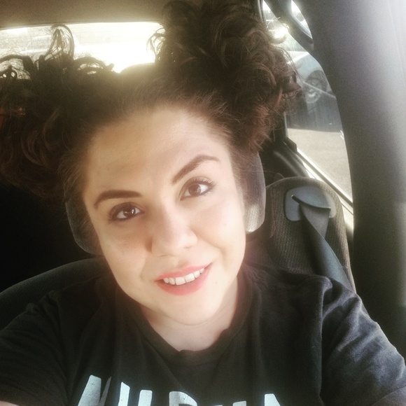 Meet your Posher, Sandra - Picture 2 of 2